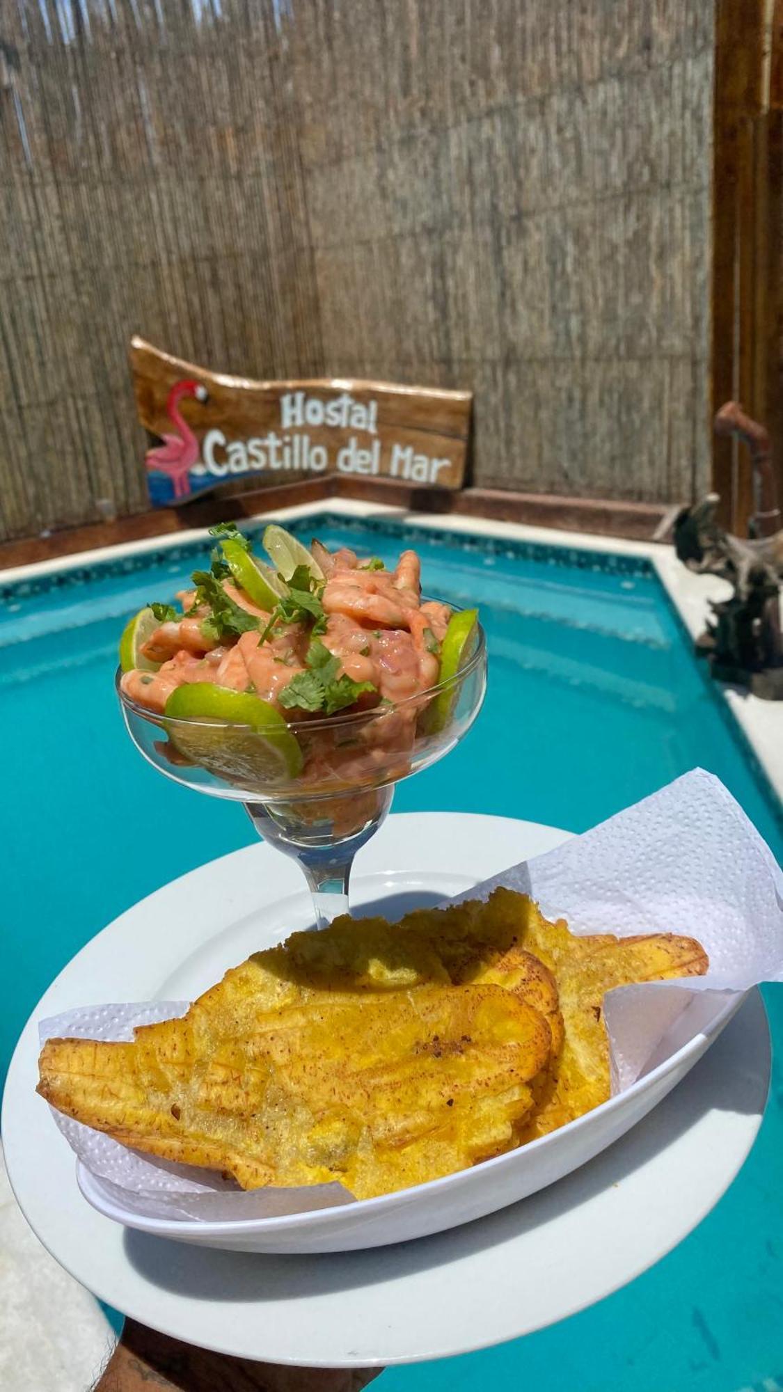 Hostal Castillo Del Mar Camarones Ngoại thất bức ảnh