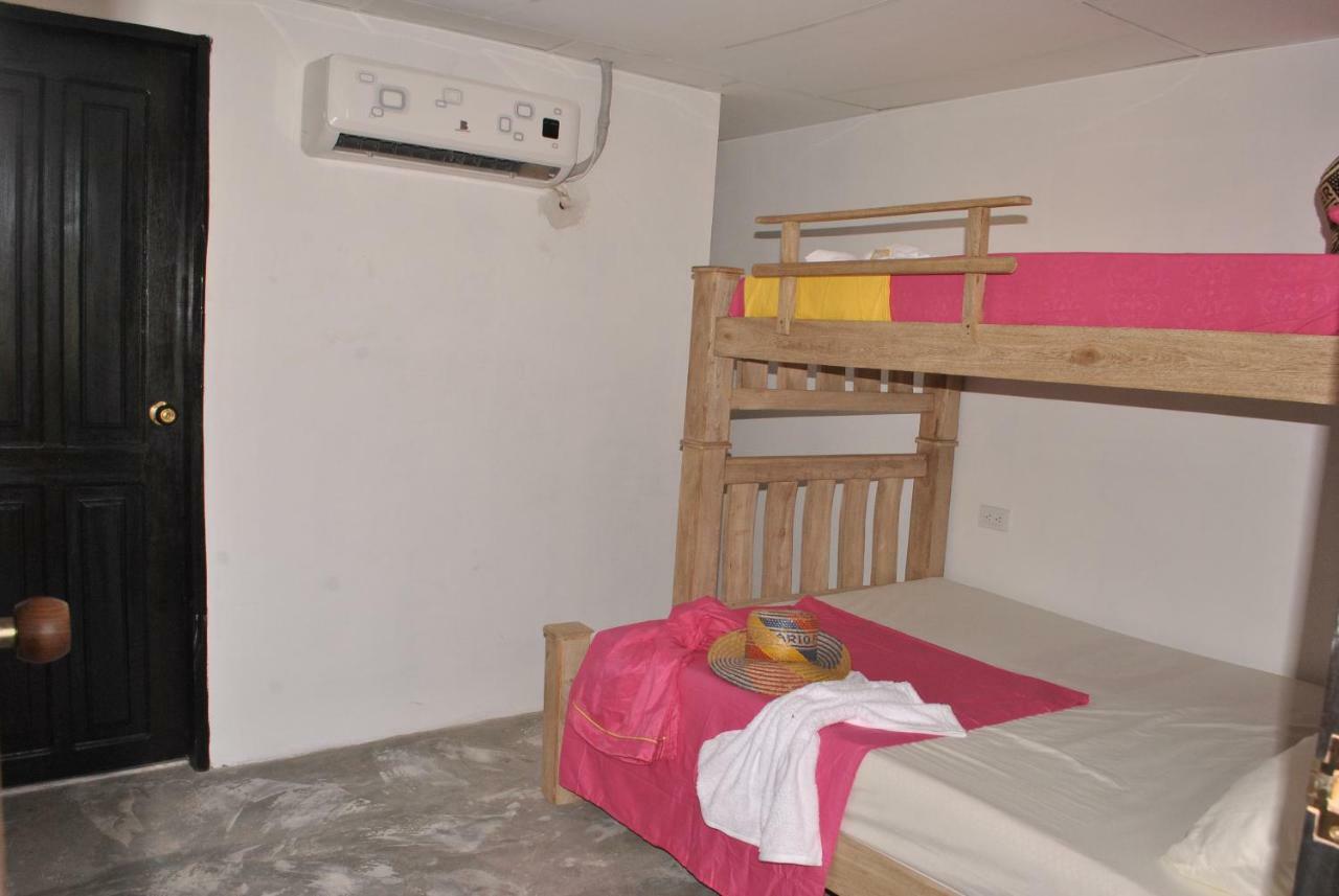 Hostal Castillo Del Mar Camarones Ngoại thất bức ảnh